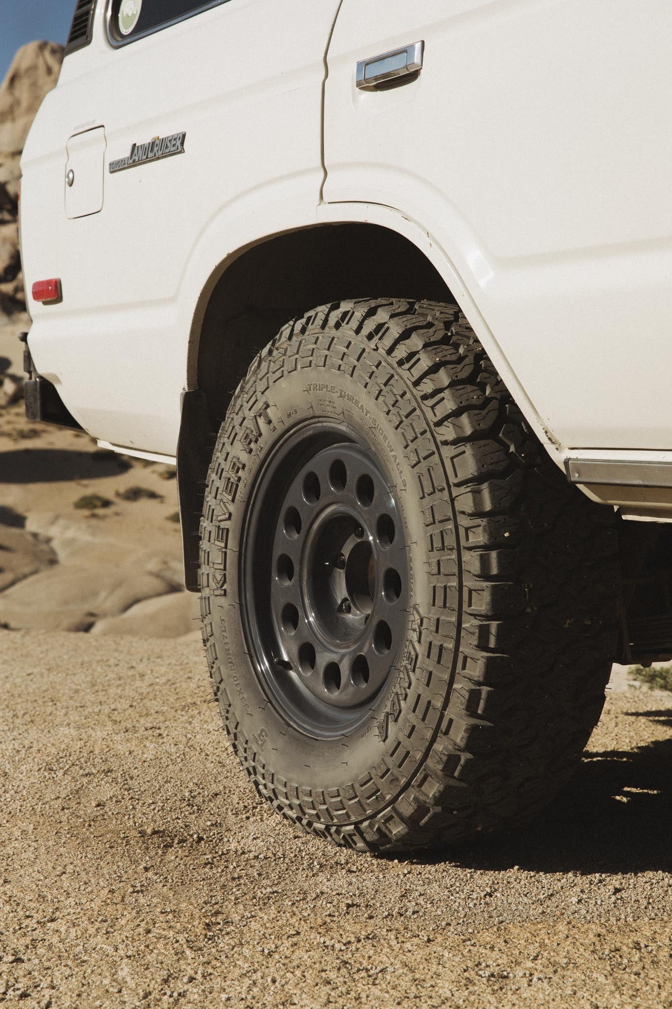 501UG Convoy Utility Gray – Nomad Wheels
